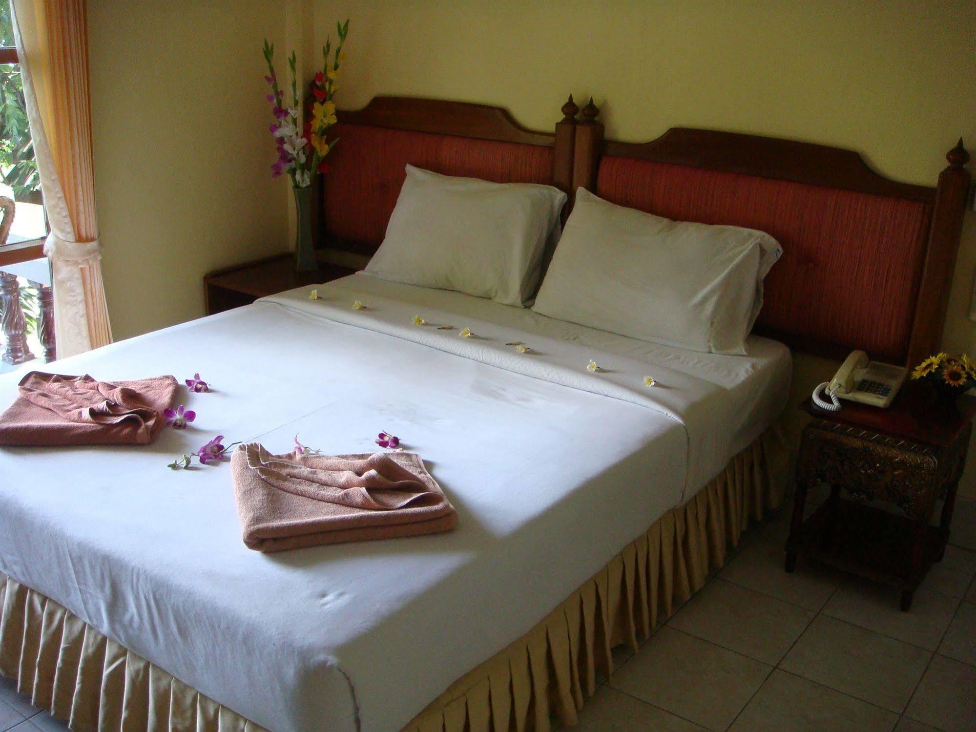 Baan Karon Hill Phuket Resort Exterior foto